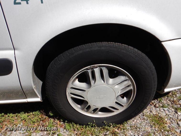 image for item JS9551 2004 Chevrolet Venture  van