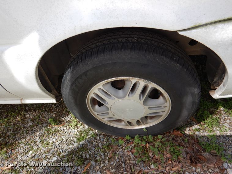 image for item JS9551 2004 Chevrolet Venture  van