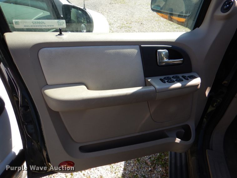 image for item JS9552 2003 Ford Expedition Eddie Bauer  SUV