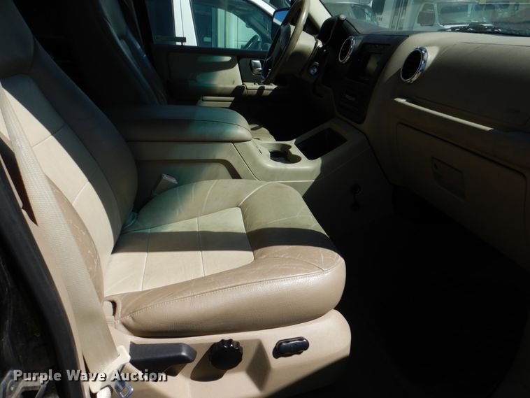 image for item JS9552 2003 Ford Expedition Eddie Bauer  SUV