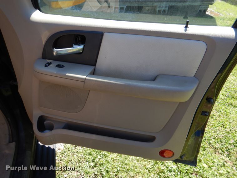 image for item JS9552 2003 Ford Expedition Eddie Bauer  SUV
