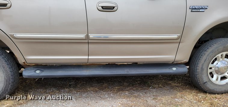 image for item JY9230 2001 Ford Expedition XLT  SUV