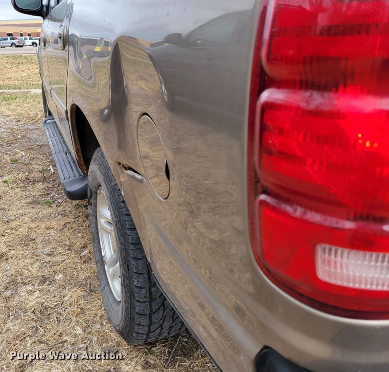 image for item JY9230 2001 Ford Expedition XLT  SUV