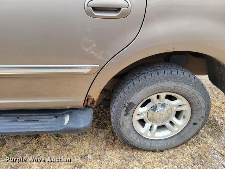 image for item JY9230 2001 Ford Expedition XLT  SUV