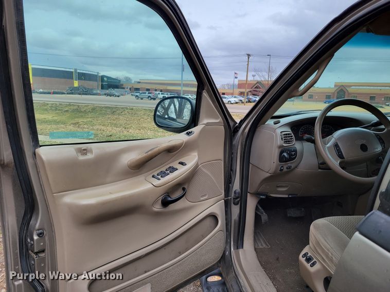 image for item JY9230 2001 Ford Expedition XLT  SUV