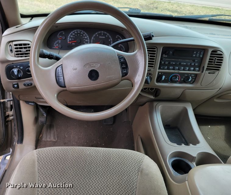 image for item JY9230 2001 Ford Expedition XLT  SUV