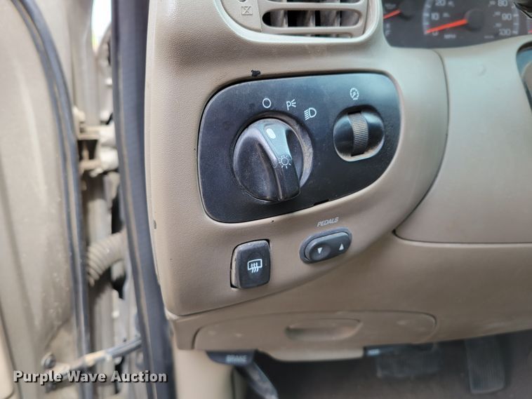 image for item JY9230 2001 Ford Expedition XLT  SUV