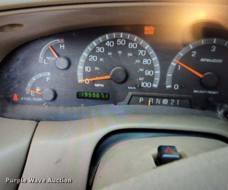 image for item JY9230 2001 Ford Expedition XLT  SUV