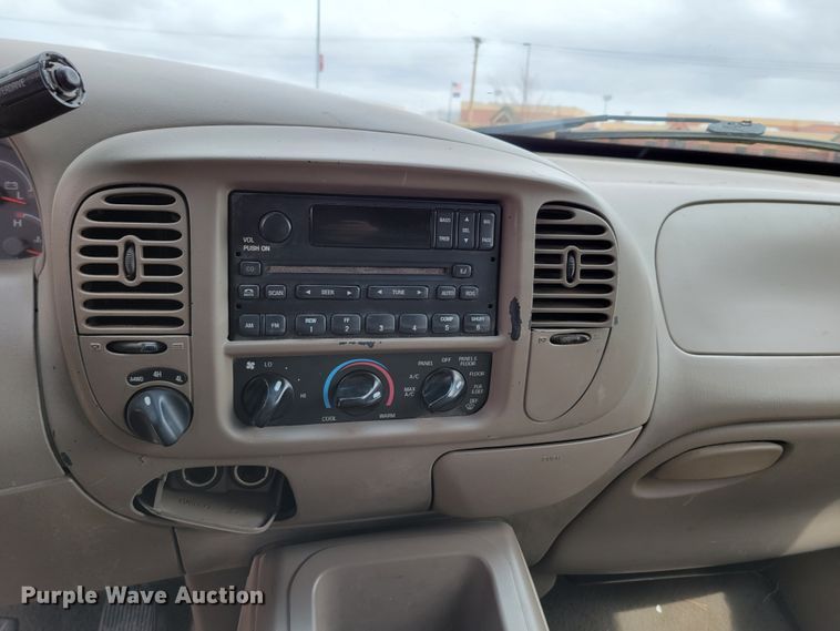 image for item JY9230 2001 Ford Expedition XLT  SUV