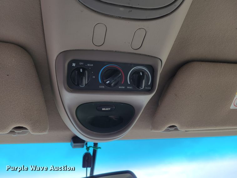 image for item JY9230 2001 Ford Expedition XLT  SUV