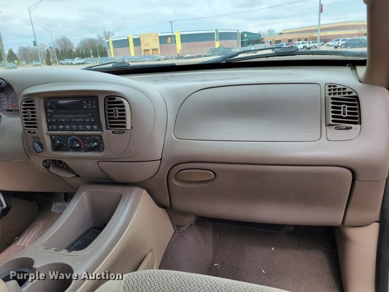 image for item JY9230 2001 Ford Expedition XLT  SUV