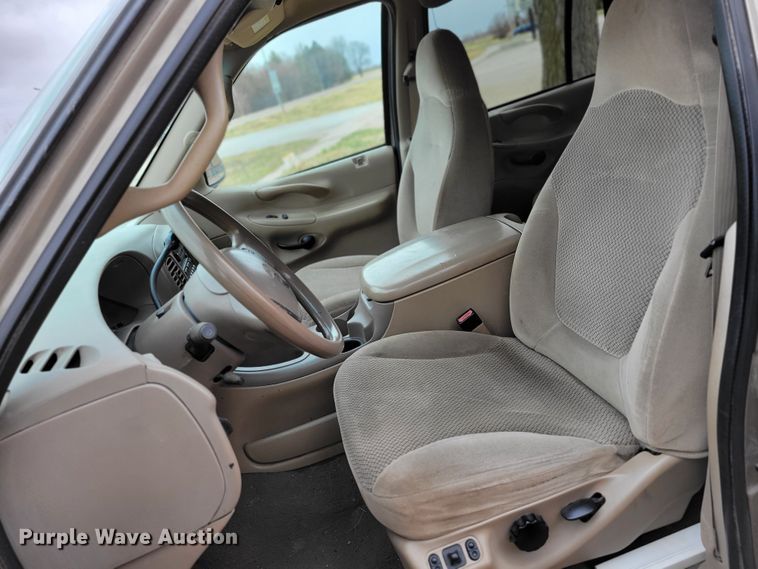 image for item JY9230 2001 Ford Expedition XLT  SUV