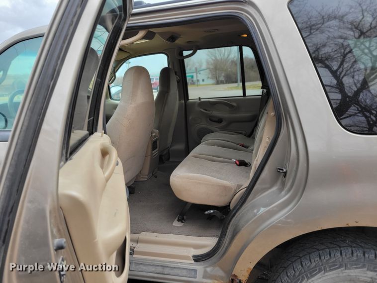 image for item JY9230 2001 Ford Expedition XLT  SUV