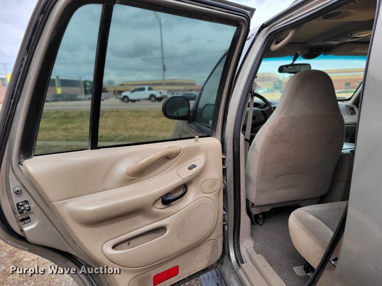 image for item JY9230 2001 Ford Expedition XLT  SUV