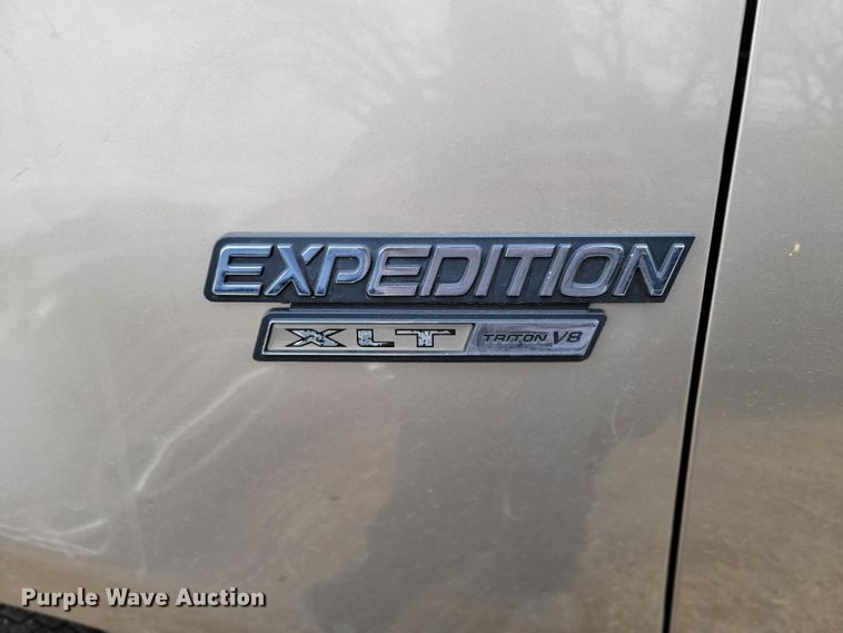 image for item JY9230 2001 Ford Expedition XLT  SUV