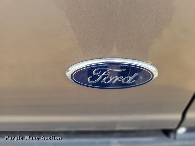 image for item JY9230 2001 Ford Expedition XLT  SUV