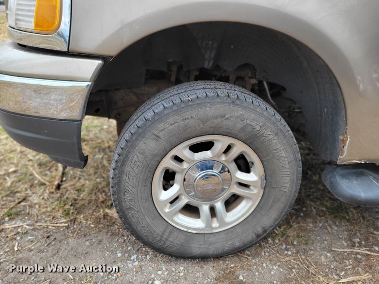 image for item JY9230 2001 Ford Expedition XLT  SUV