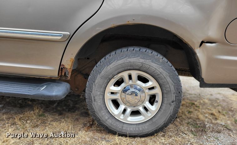 image for item JY9230 2001 Ford Expedition XLT  SUV