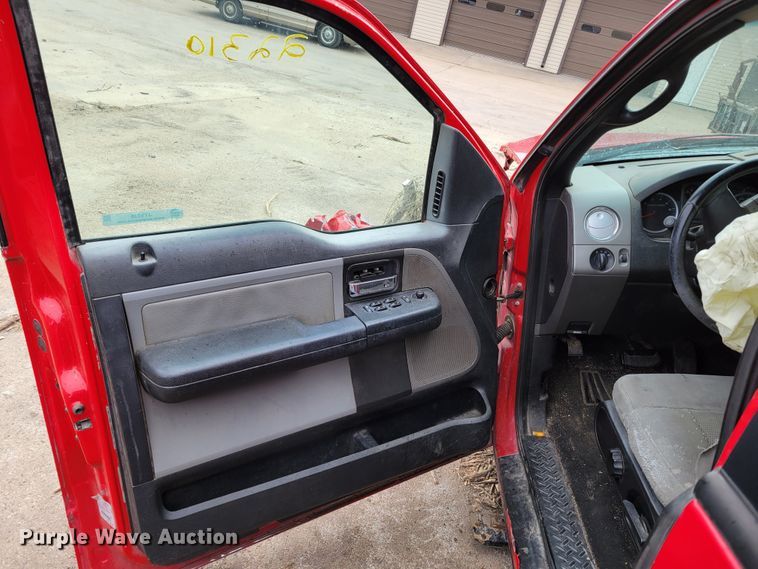 image for item JY9236 2005 Ford F150  SuperCab pickup truck