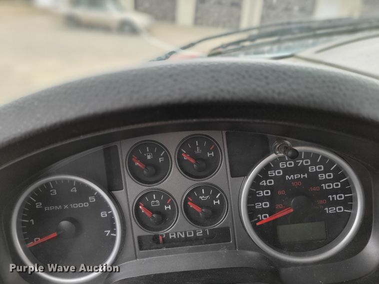 image for item JY9236 2005 Ford F150  SuperCab pickup truck