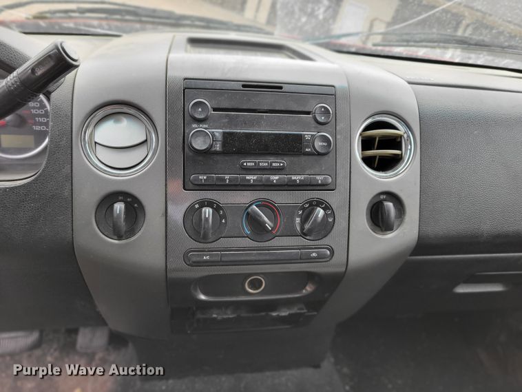 image for item JY9236 2005 Ford F150  SuperCab pickup truck