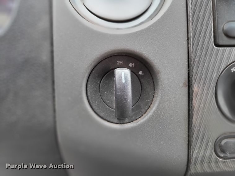 image for item JY9236 2005 Ford F150  SuperCab pickup truck