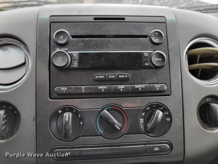 image for item JY9236 2005 Ford F150  SuperCab pickup truck