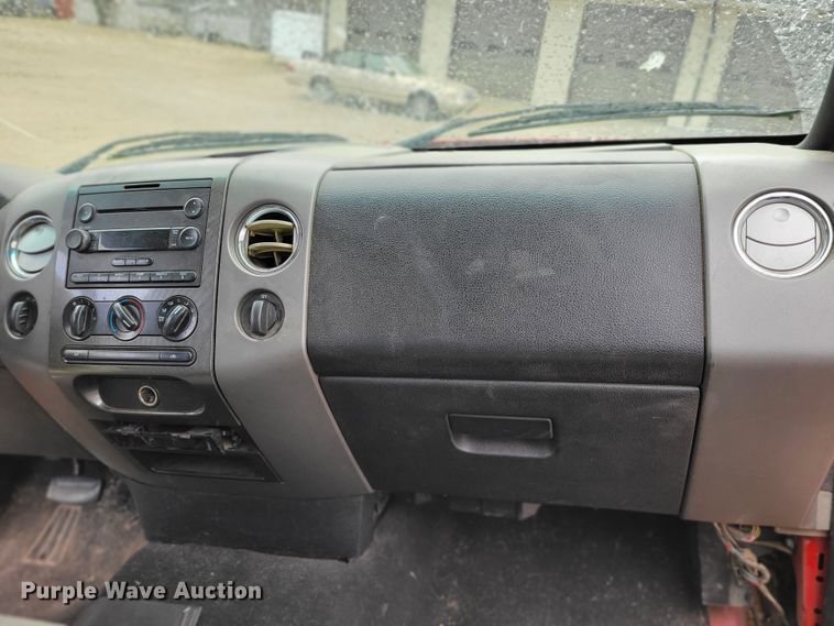 image for item JY9236 2005 Ford F150  SuperCab pickup truck