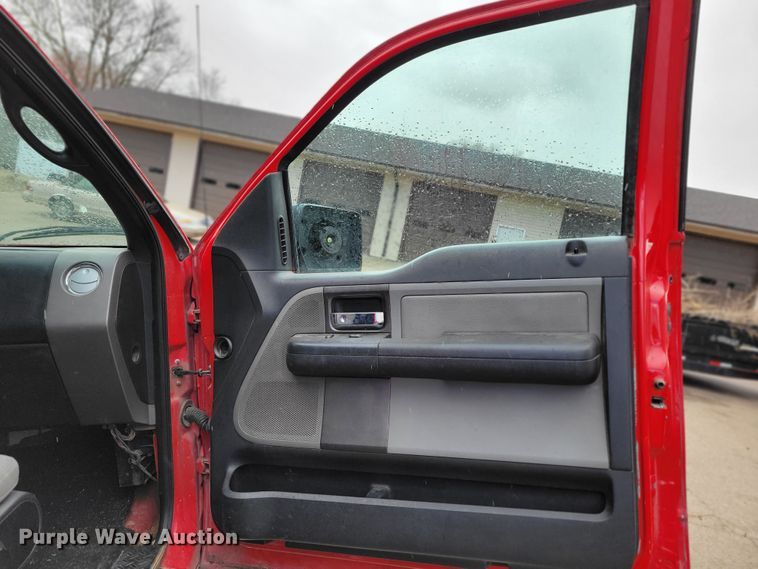 image for item JY9236 2005 Ford F150  SuperCab pickup truck