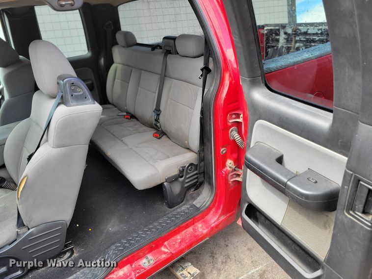 image for item JY9236 2005 Ford F150  SuperCab pickup truck