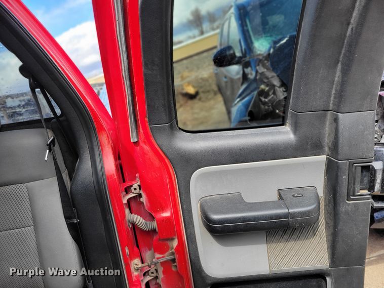 image for item JY9236 2005 Ford F150  SuperCab pickup truck