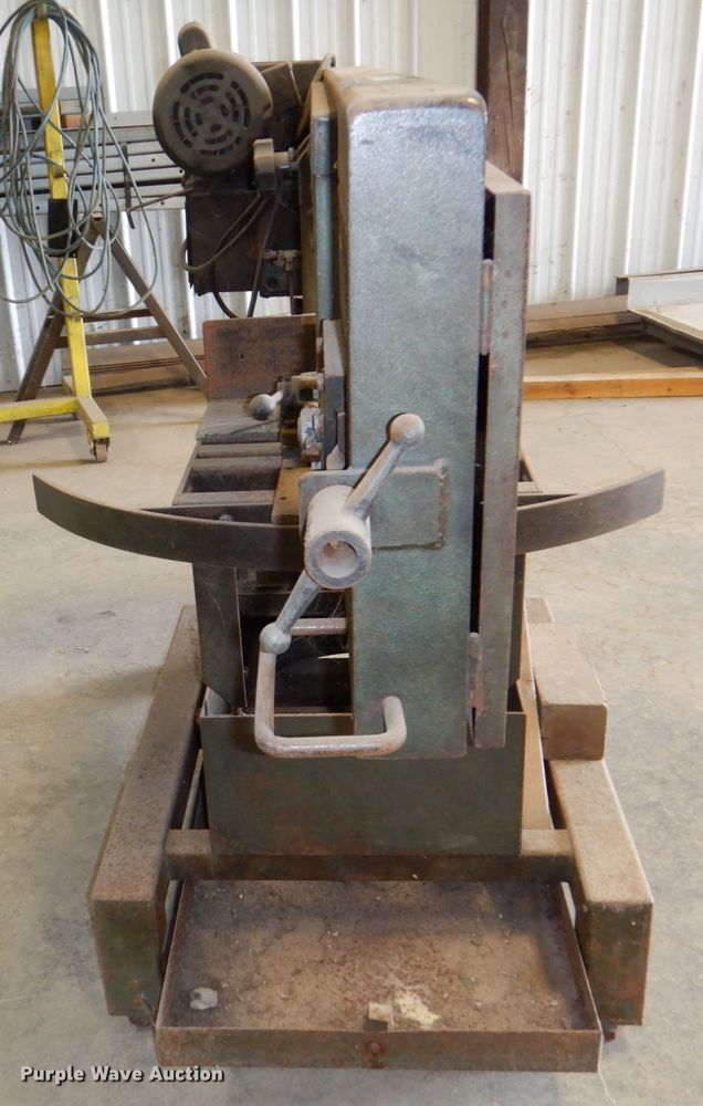 image for item JY9260 Ellis bandsaw