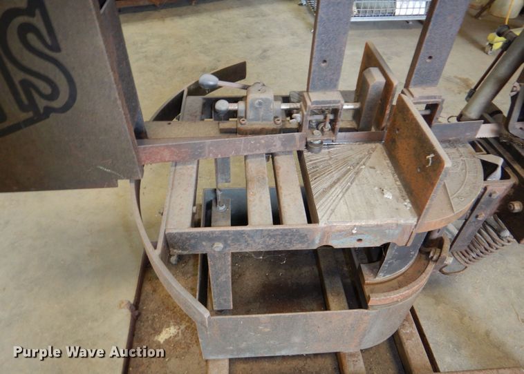 image for item JY9260 Ellis bandsaw