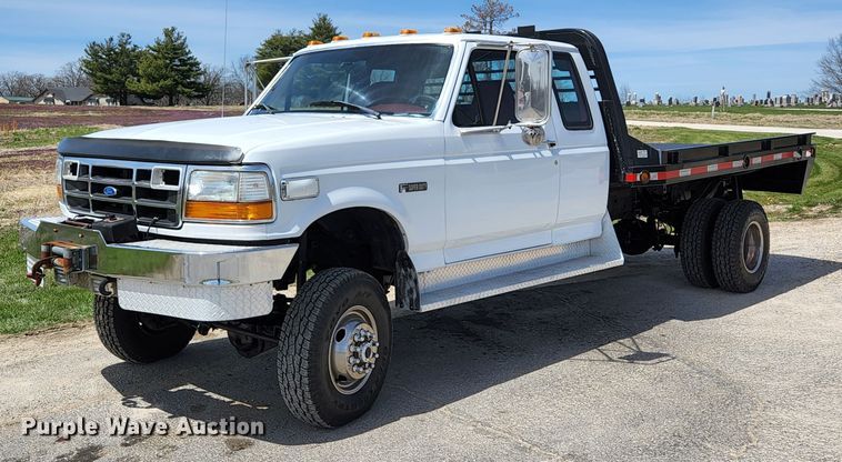 image for item KE9878 1997 Ford F450 Super Duty  flatbed truck