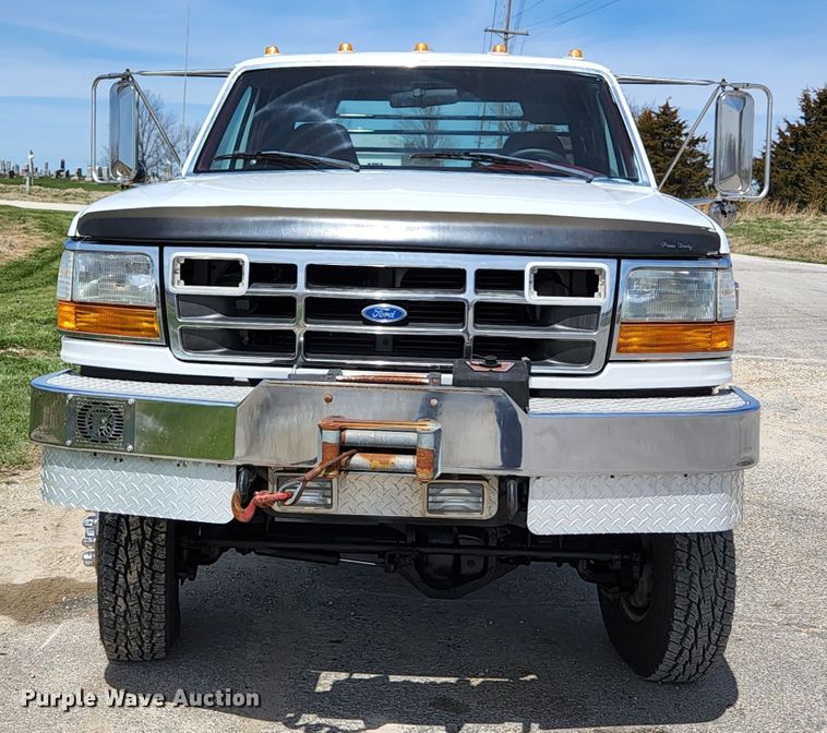 image for item KE9878 1997 Ford F450 Super Duty  flatbed truck