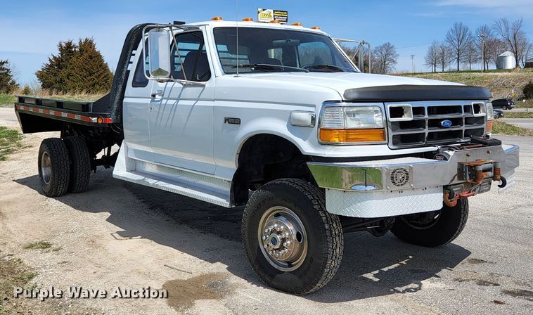 image for item KE9878 1997 Ford F450 Super Duty  flatbed truck