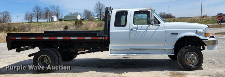 image for item KE9878 1997 Ford F450 Super Duty  flatbed truck