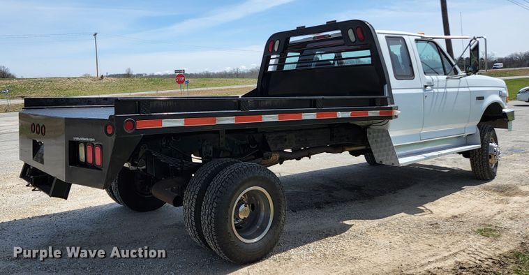 image for item KE9878 1997 Ford F450 Super Duty  flatbed truck