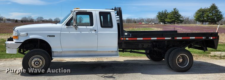 image for item KE9878 1997 Ford F450 Super Duty  flatbed truck