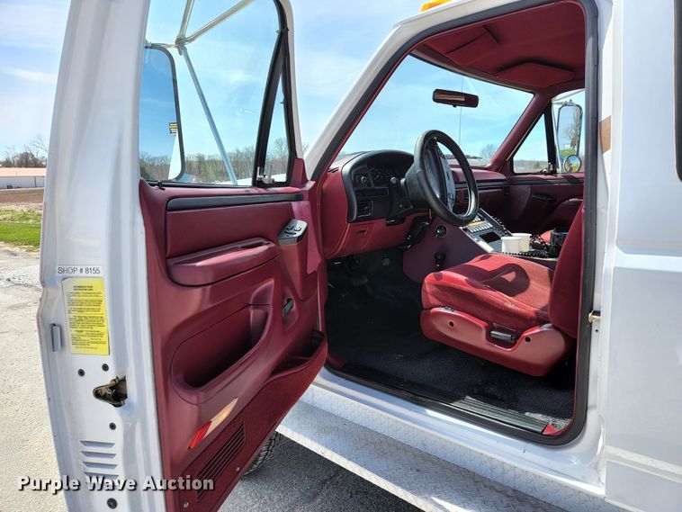 image for item KE9878 1997 Ford F450 Super Duty  flatbed truck