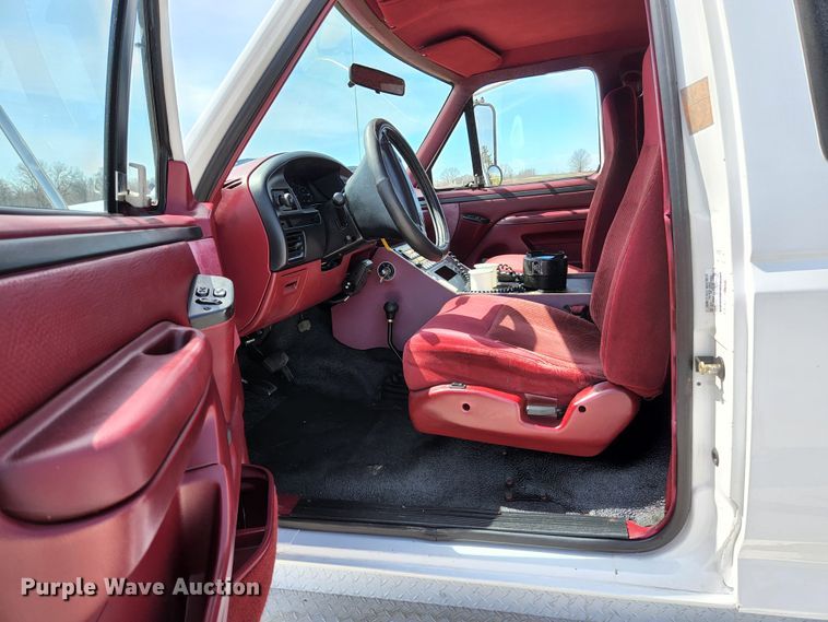 image for item KE9878 1997 Ford F450 Super Duty  flatbed truck