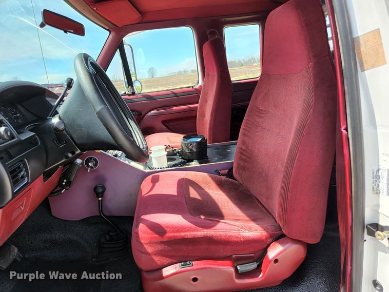 image for item KE9878 1997 Ford F450 Super Duty  flatbed truck