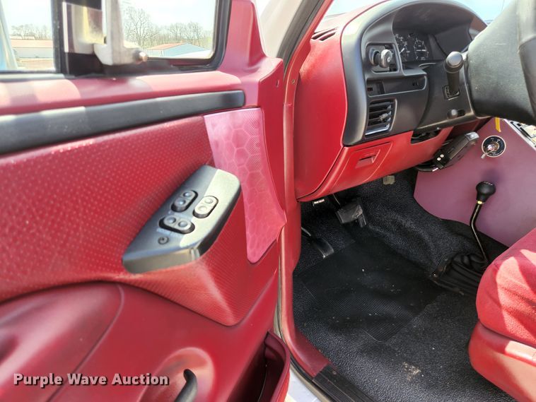 image for item KE9878 1997 Ford F450 Super Duty  flatbed truck