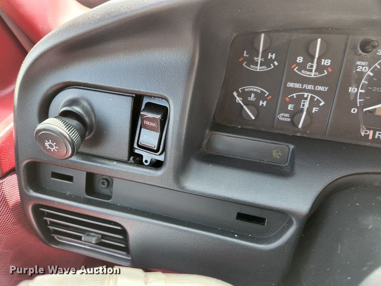 image for item KE9878 1997 Ford F450 Super Duty  flatbed truck