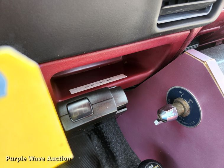 image for item KE9878 1997 Ford F450 Super Duty  flatbed truck