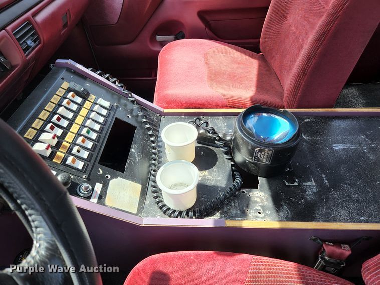 image for item KE9878 1997 Ford F450 Super Duty  flatbed truck