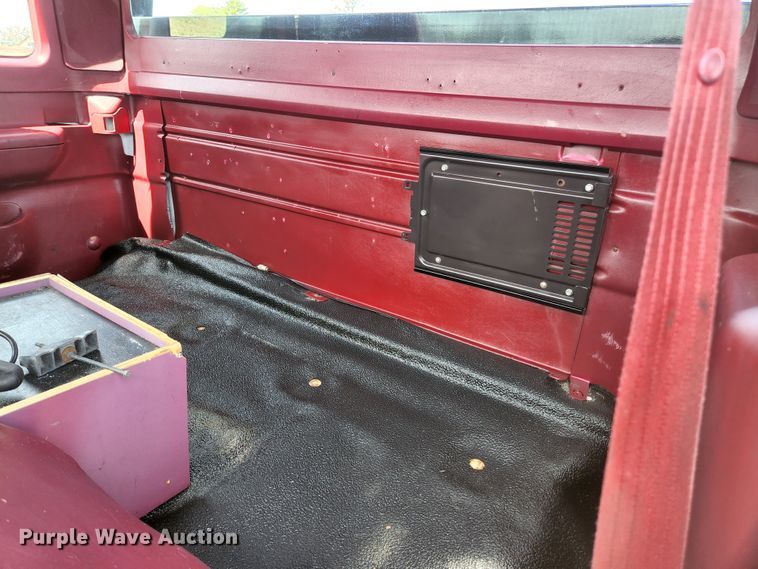 image for item KE9878 1997 Ford F450 Super Duty  flatbed truck