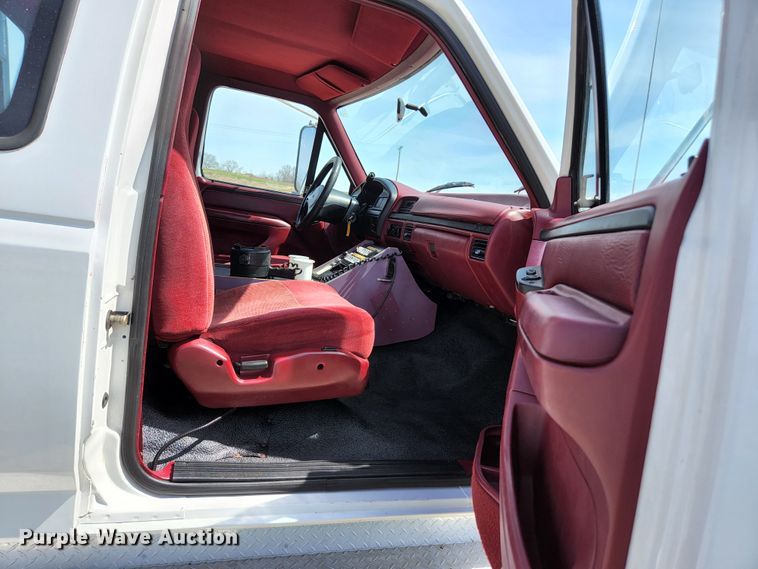 image for item KE9878 1997 Ford F450 Super Duty  flatbed truck