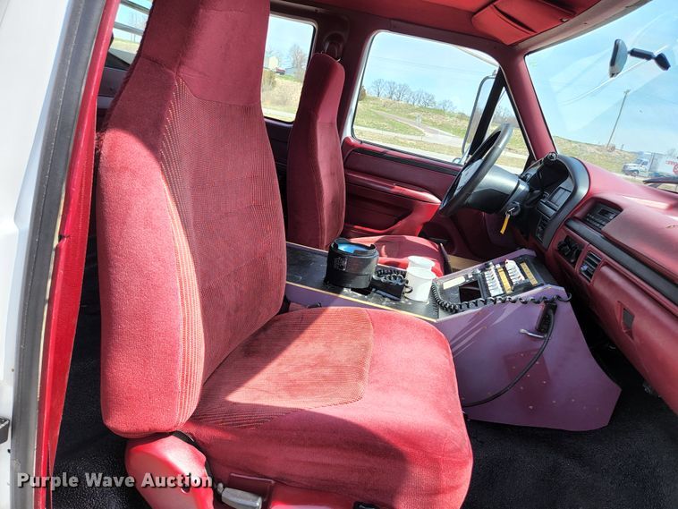 image for item KE9878 1997 Ford F450 Super Duty  flatbed truck