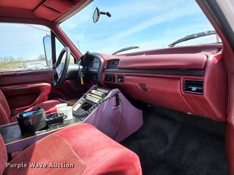 image for item KE9878 1997 Ford F450 Super Duty  flatbed truck